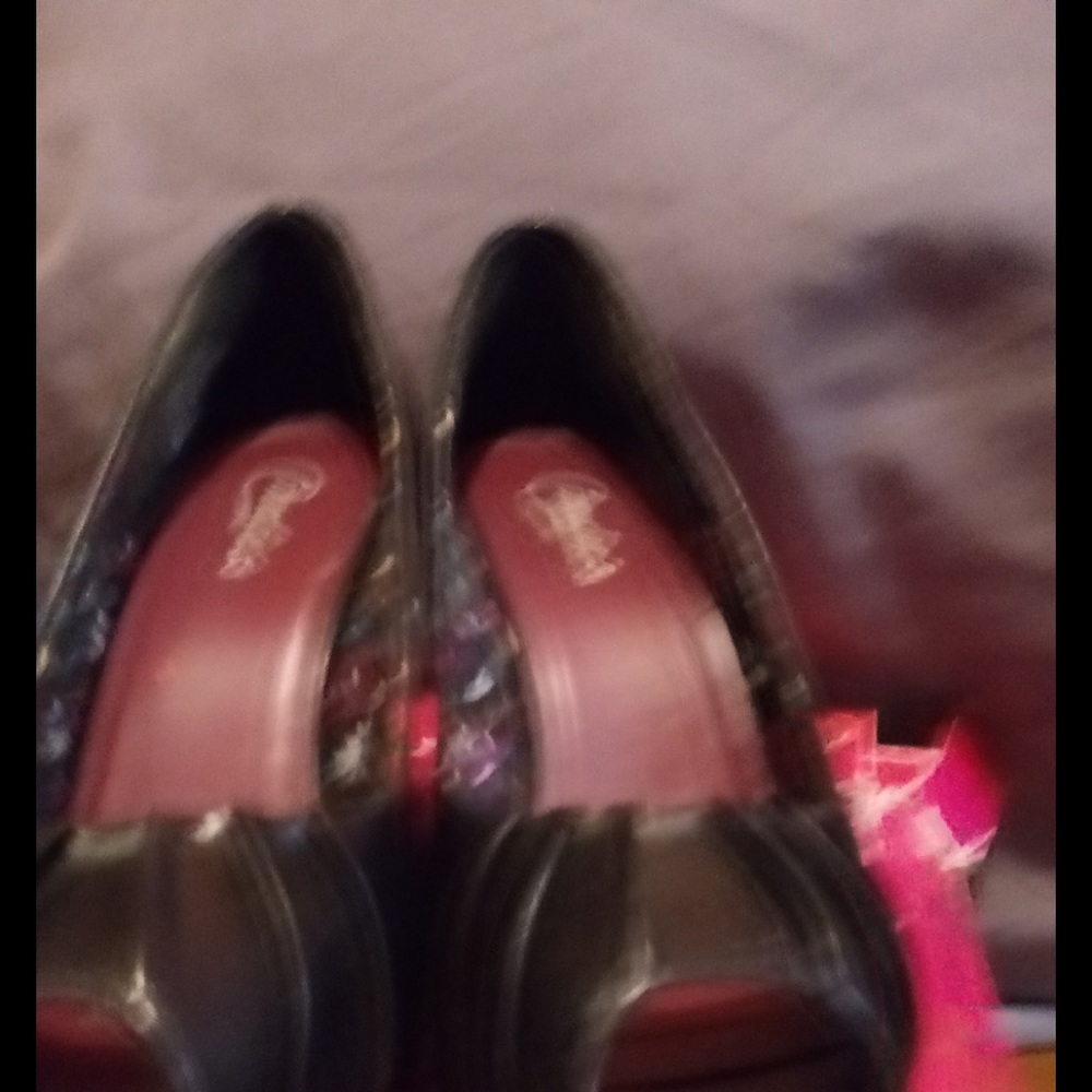 Heels - Picture 2 of 3